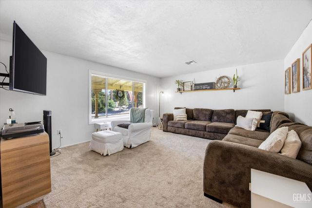 27320 War Admiral Court, Tehachapi, CA 93561
