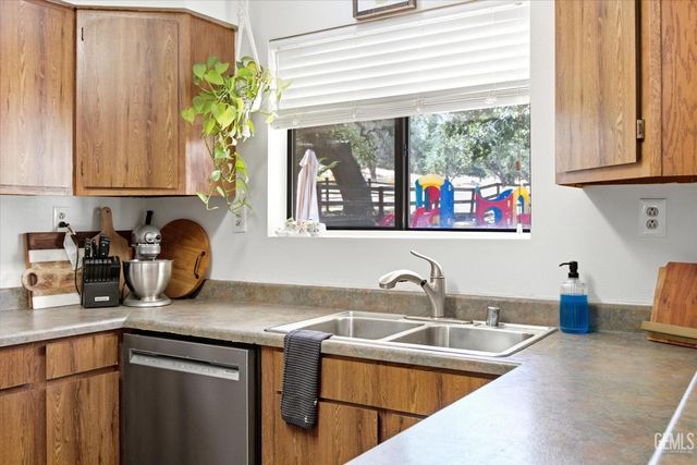 27320 War Admiral Court, Tehachapi, CA 93561