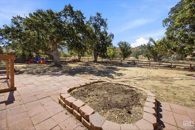 27320 War Admiral Court, Tehachapi, CA 93561