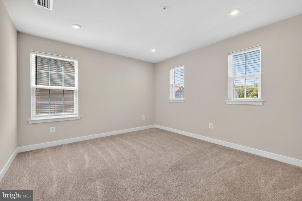 Image 16 of property listing at 9210 MURDSTONE LN, Waldorf, MD 20603