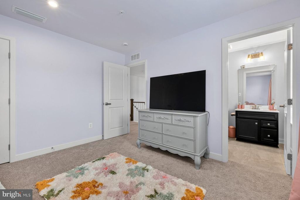 Image 32 of property listing at 9210 MURDSTONE LN, Waldorf, MD 20603
