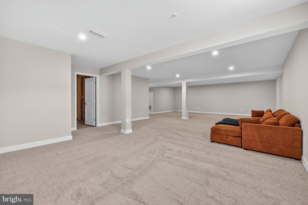 Image 40 of property listing at 9210 MURDSTONE LN, Waldorf, MD 20603