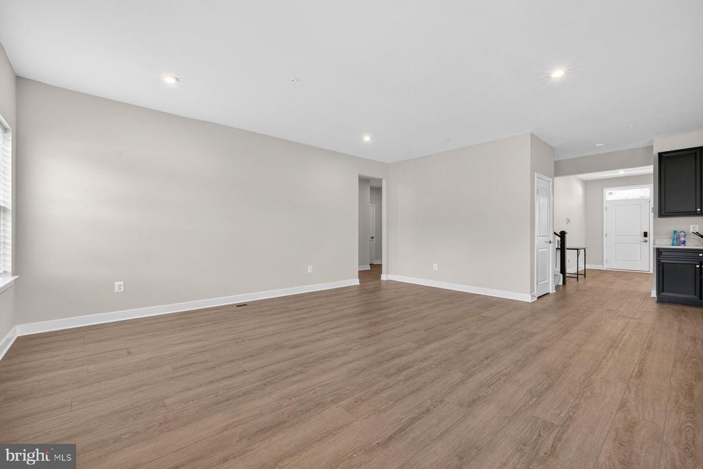 Image 9 of property listing at 9210 MURDSTONE LN, Waldorf, MD 20603
