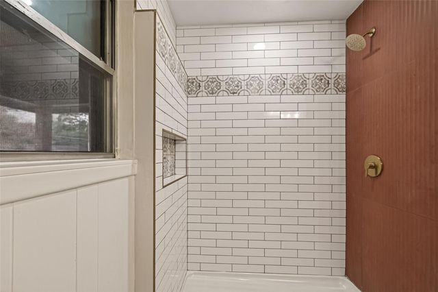 325 Hargett Street, Clute, TX 77531