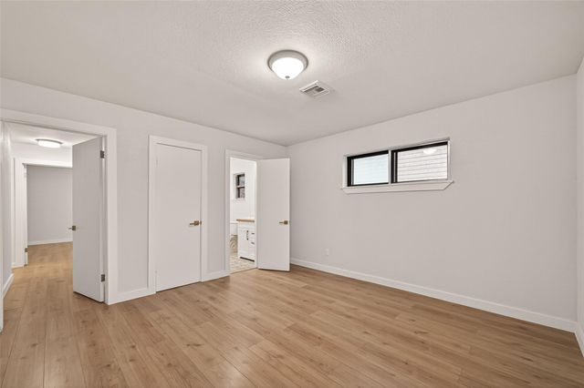 325 Hargett Street, Clute, TX 77531