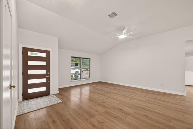 325 Hargett Street, Clute, TX 77531