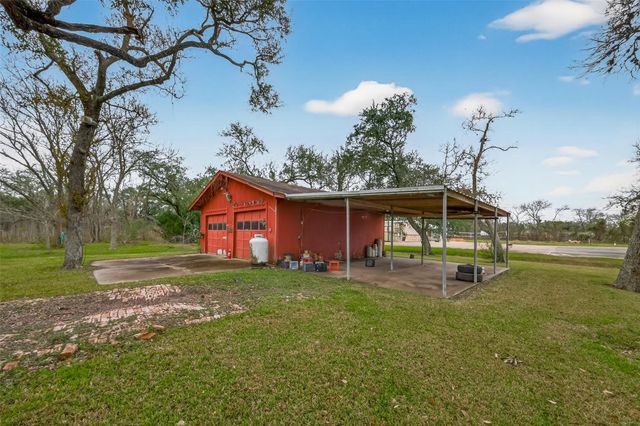 325 Hargett Street, Clute, TX 77531