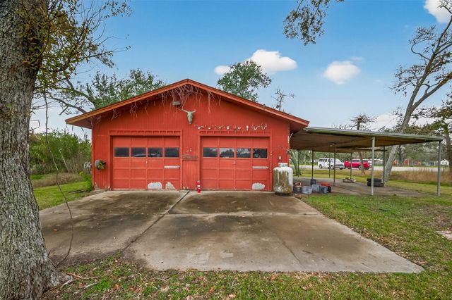 325 Hargett Street, Clute, TX 77531
