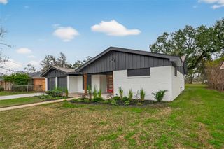 325 Hargett Street, Clute, TX 77531