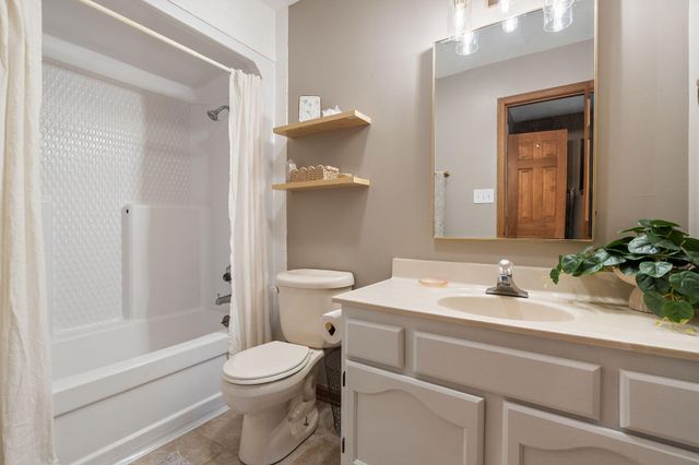 411 Forest View Drive, Valparaiso, IN 46385