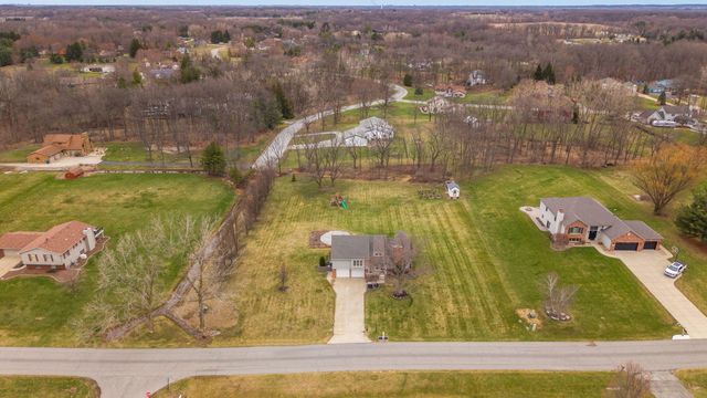 411 Forest View Drive, Valparaiso, IN 46385