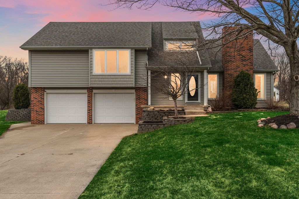411 Forest View Drive, Valparaiso, IN 46385