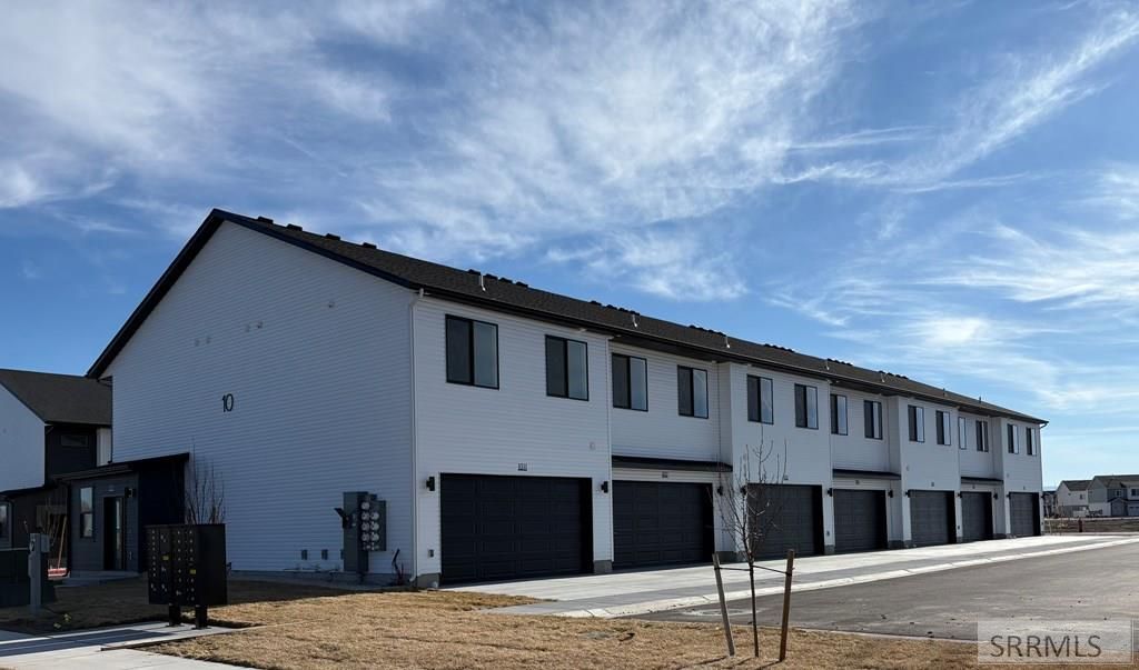 Image 6 of property listing at 455 S Blue Spruce Avenue # 115, Sugar City, ID 83448