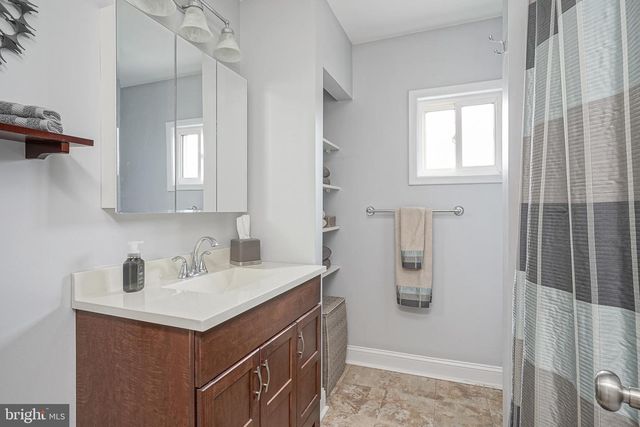 65 E MAPLE AVE, Bellmawr, NJ 08031