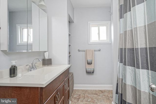 65 E MAPLE AVE, Bellmawr, NJ 08031