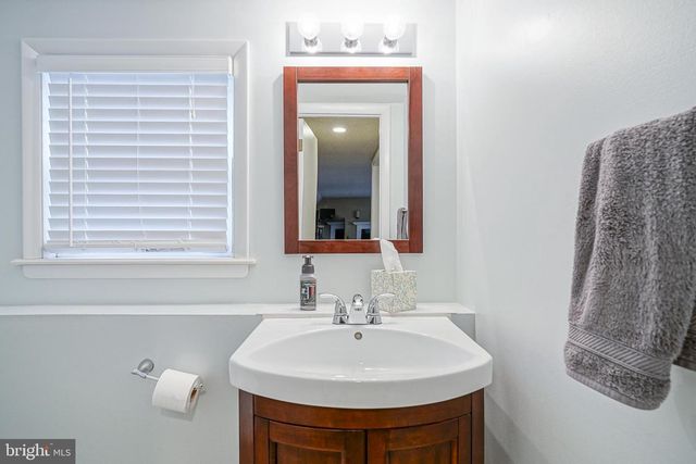 65 E MAPLE AVE, Bellmawr, NJ 08031