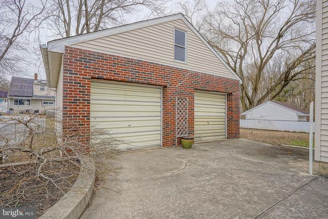 65 E MAPLE AVE, Bellmawr, NJ 08031