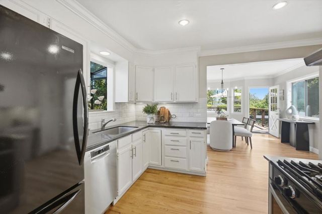 3723 Alameda De Las Pulgas, Menlo Park, CA 94025