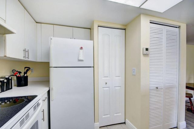 300 Crestwood Court N 307, Royal Palm Beach, FL 33411