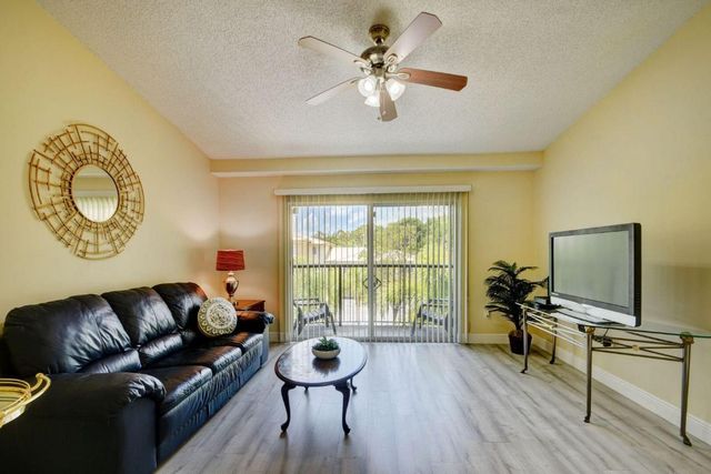 300 Crestwood Court N 307, Royal Palm Beach, FL 33411