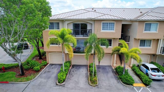 300 Crestwood Court N 307, Royal Palm Beach, FL 33411
