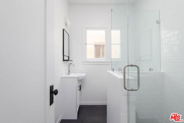 409 N Genesee Avenue 2, Los Angeles, CA 90036