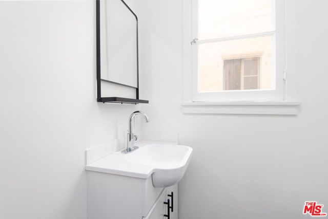 409 N Genesee Avenue 2, Los Angeles, CA 90036
