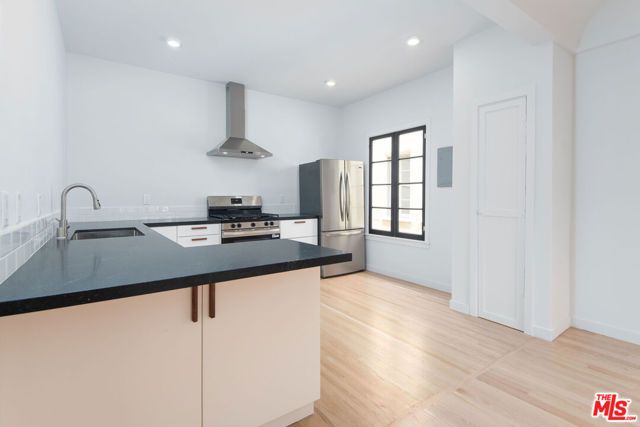 409 N Genesee Avenue 2, Los Angeles, CA 90036