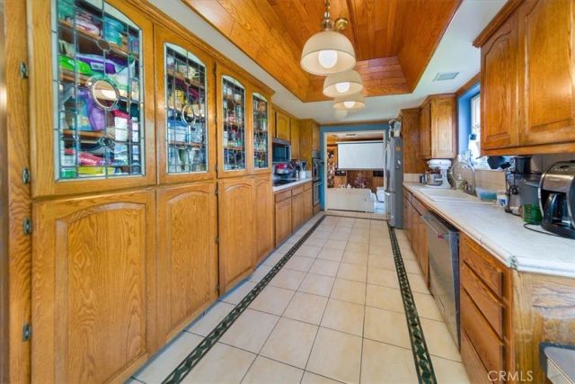 8547 Amestoy, Sherwood Forest, CA 91325