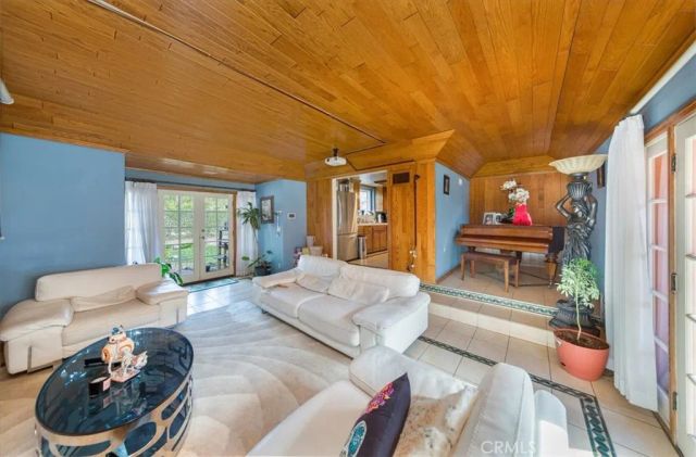 8547 Amestoy, Sherwood Forest, CA 91325