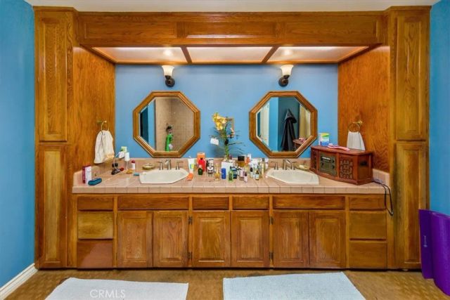 8547 Amestoy, Sherwood Forest, CA 91325