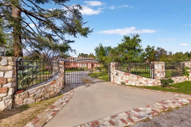 8547 Amestoy, Sherwood Forest, CA 91325