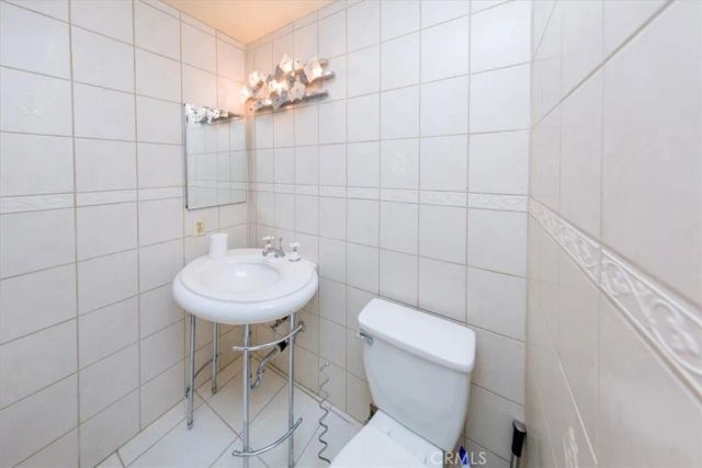 8547 Amestoy, Sherwood Forest, CA 91325