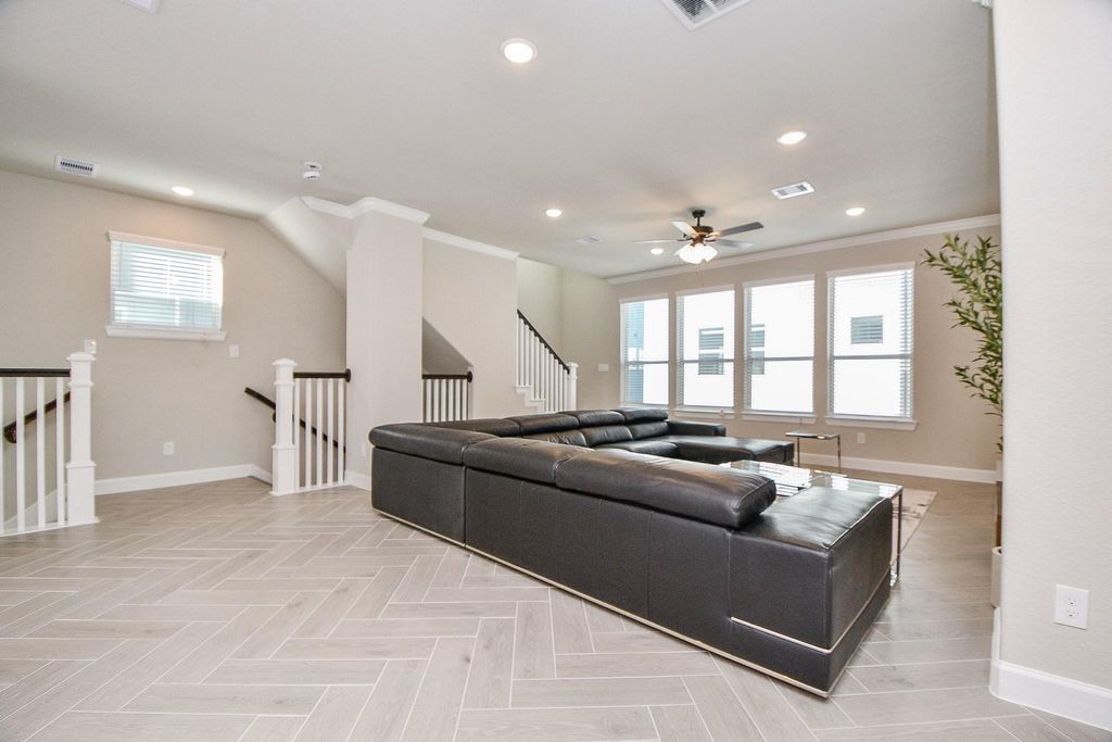 2033 Millbridge Spring, South Houston, TX 77051