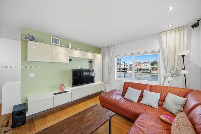 7207 Bay Dr 21, Miami Beach, FL 33141