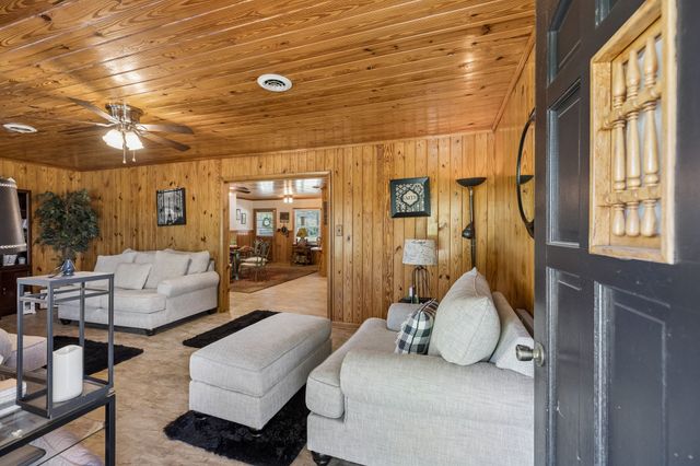8997 Holmes Creek Rd, Smithville, TN 37166
