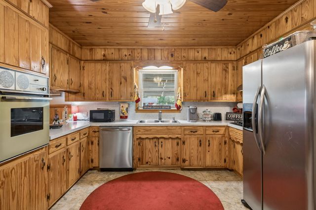 8997 Holmes Creek Rd, Smithville, TN 37166