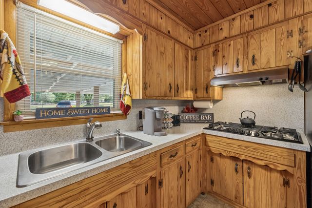 8997 Holmes Creek Rd, Smithville, TN 37166