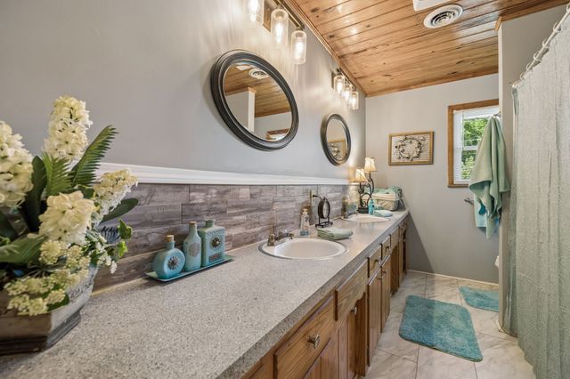 8997 Holmes Creek Rd, Smithville, TN 37166