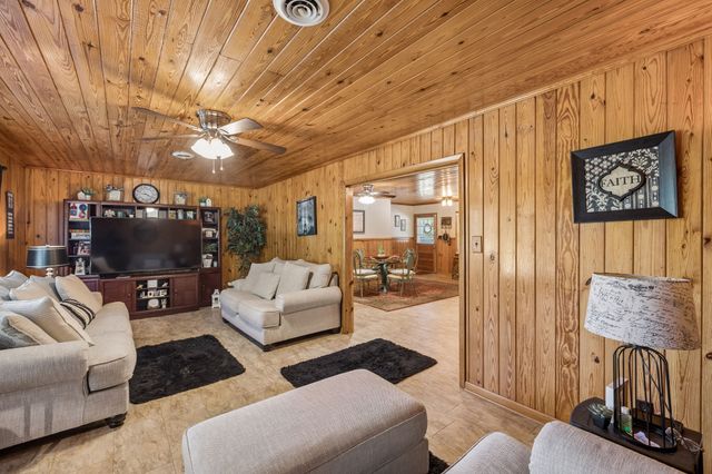 8997 Holmes Creek Rd, Smithville, TN 37166