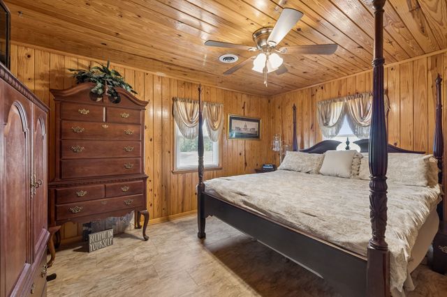 8997 Holmes Creek Rd, Smithville, TN 37166