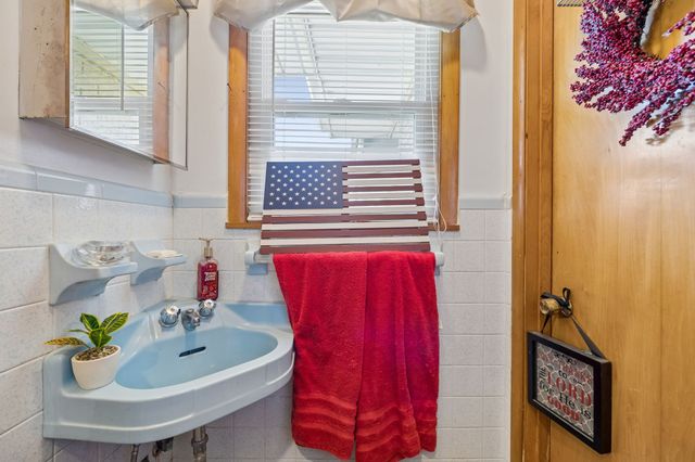 8997 Holmes Creek Rd, Smithville, TN 37166
