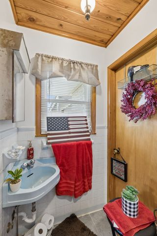 8997 Holmes Creek Rd, Smithville, TN 37166
