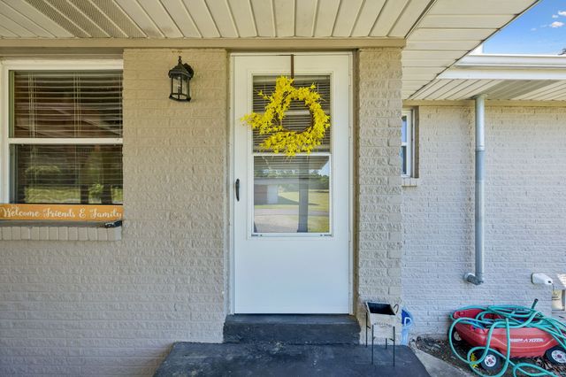 8997 Holmes Creek Rd, Smithville, TN 37166