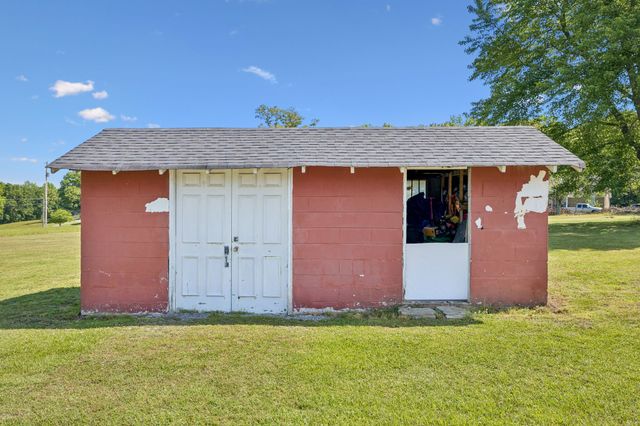 8997 Holmes Creek Rd, Smithville, TN 37166