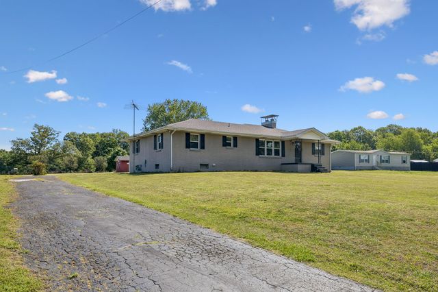 8997 Holmes Creek Rd, Smithville, TN 37166