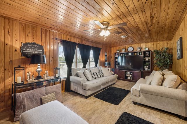 8997 Holmes Creek Rd, Smithville, TN 37166