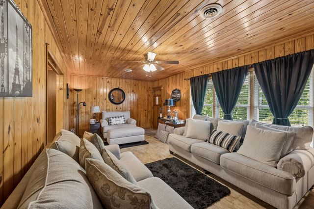 8997 Holmes Creek Rd, Smithville, TN 37166