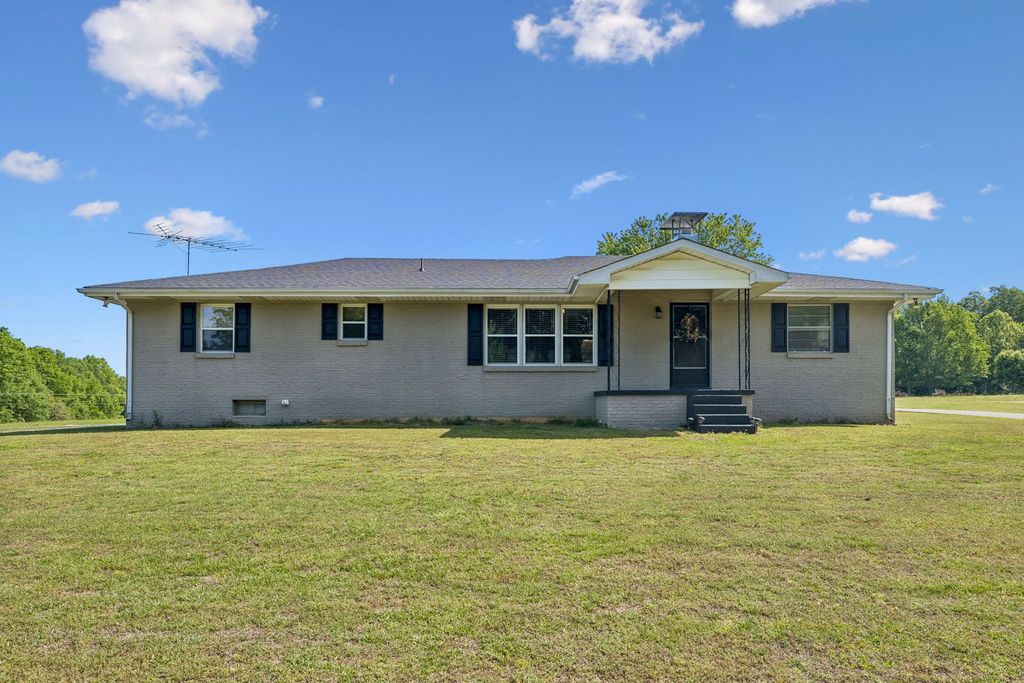 8997 Holmes Creek Rd, Smithville, TN 37166