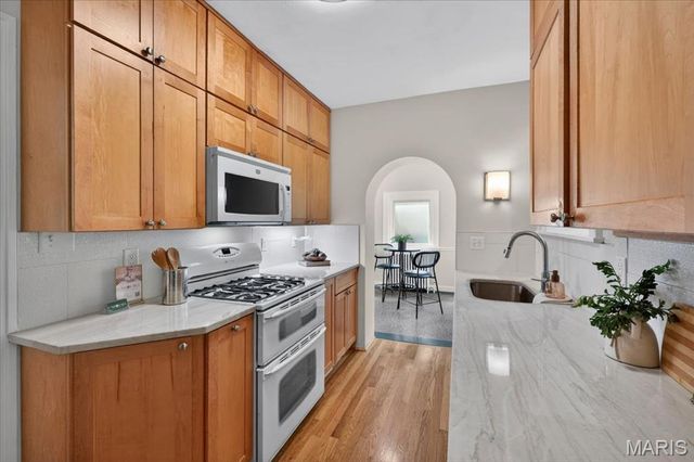 409 Summit Avenue, Webster Groves, MO 63119